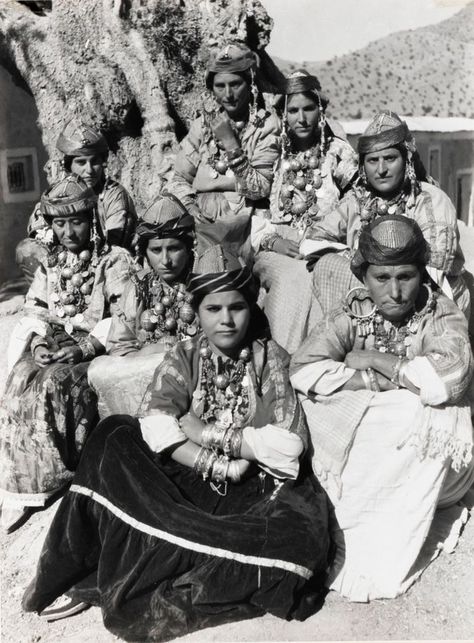 A group of Moroccan ladies old photo from the past